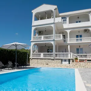 Apartment Natura With Private Pool, Zadar