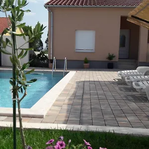  Ferienhaus Luka